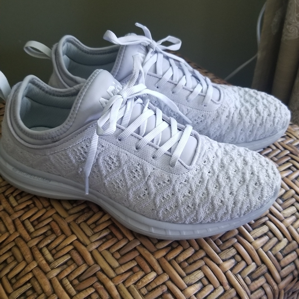 APL TECHLOOM PHANTOM RUNNING SNEAKERS